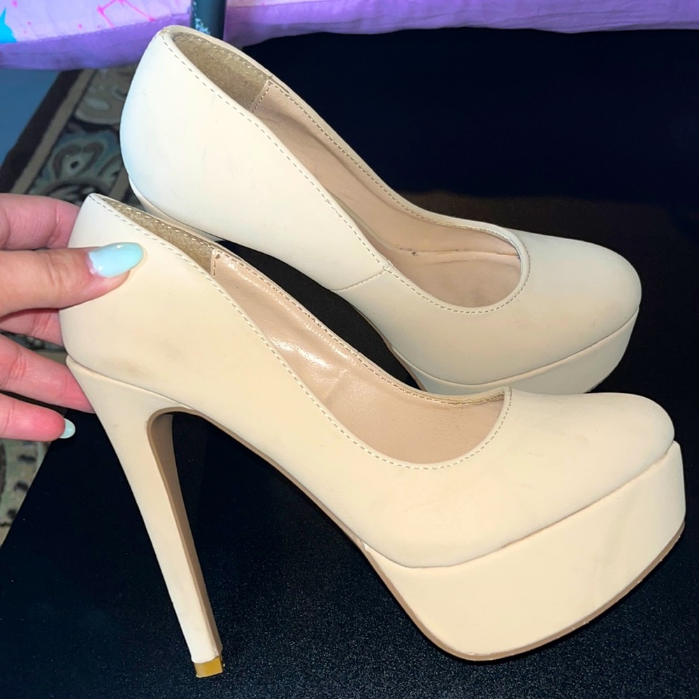Cream Pumps size 6.0